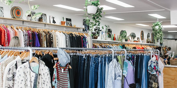 Fast vs Slow Fashion Differences: Finding a Sustainable Pace