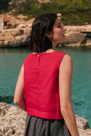 Lucia classic sleeveless linen top in Viva Magenta from AmourLinen