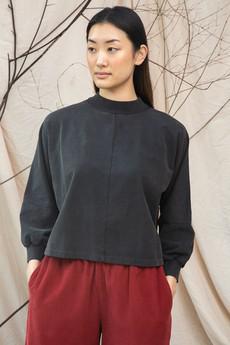 Maiya Organic Cotton Felpe Sweatshirt in Charcoal Stonewash via Beaumont Organic
