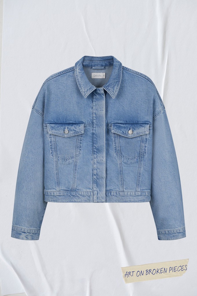 AMARA Minimal Stretch - Boxy Jacket - Light Blue - Art on Broken Pieces from DAWN Denim