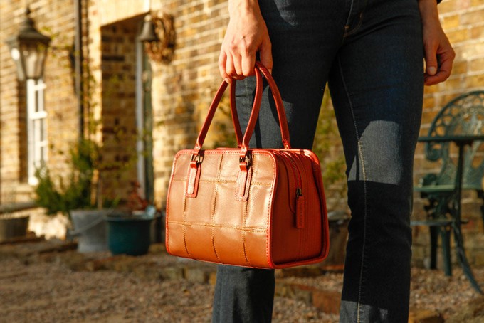 Small Post Bag - Leather Handbag from Elvis & Kresse