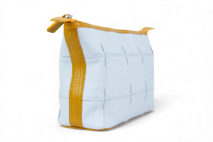 Cosmetics Case / Toiletry Bag | Leather & Fire-hose from Elvis & Kresse