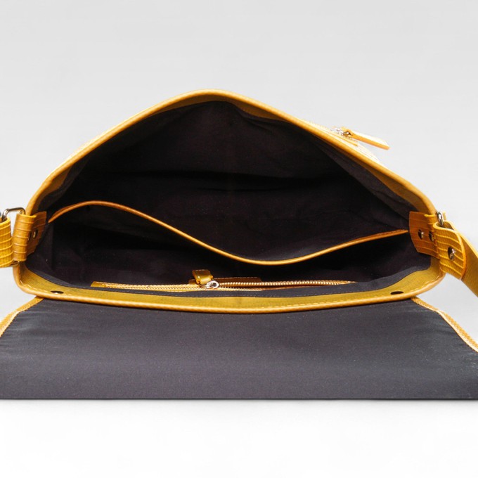 Messenger Bag | Printing Blanket & Fire-hose from Elvis & Kresse