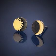 Zilveren oorbellen met bronzen zon en maan via Fairy Positron