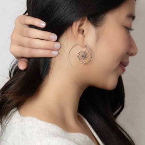 Zilveren oorbellen nautilusschelp from Fairy Positron