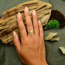 Bronzen ring bladeren via Fairy Positron