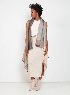 cape infinity wool pebble from Fifth Origins