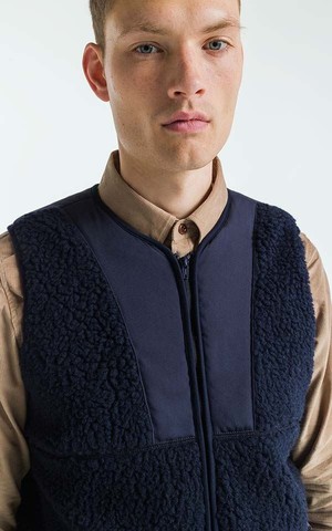 Vest Tenji Sherpa from Het Faire Oosten