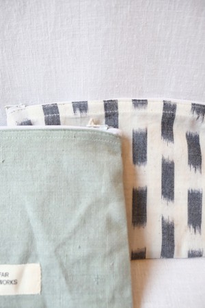 Cotton pouch Thanjavur Mint/ Ikat White from Jyoti - Fair Works