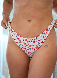 CHARLOTTE AUX FRAISES Bottom via Kaly Ora