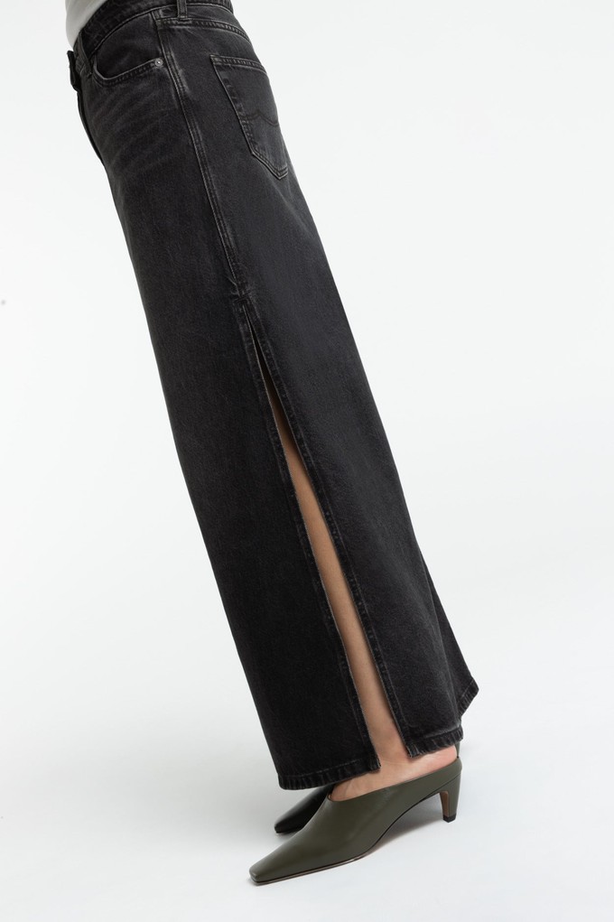 AMIRAH | VILMA BROWN BLACK WORN from Kings of Indigo