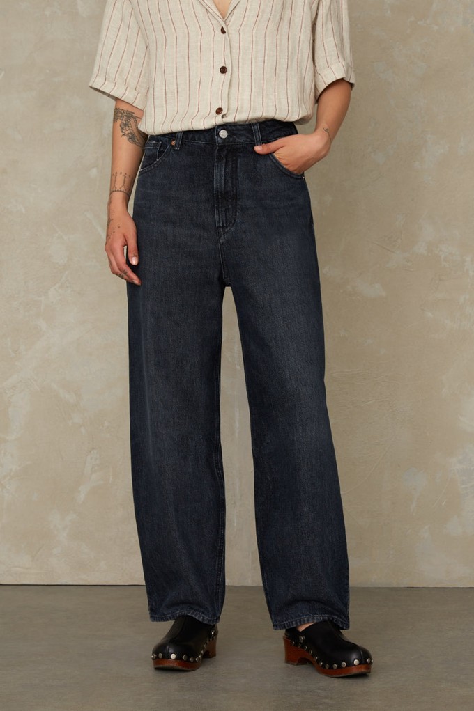 LEILA CROPPED | CLEAN BURGOS RECYCLED DARK from Kings of Indigo