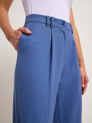 Trousers with pleats from LANIUS