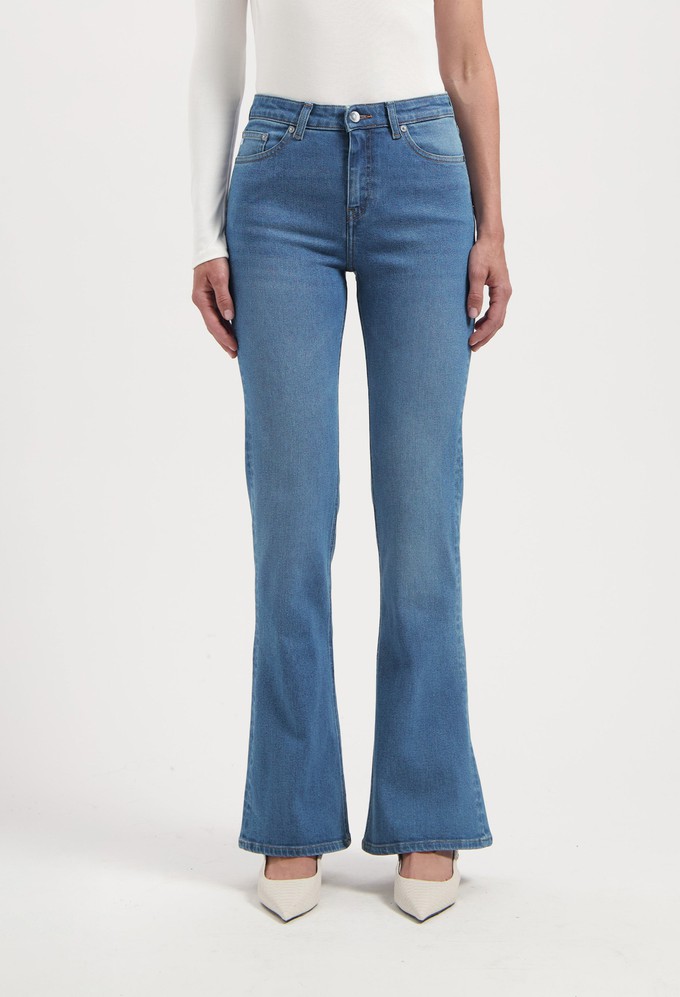 Isy Flared - Fan Stone from Mud Jeans