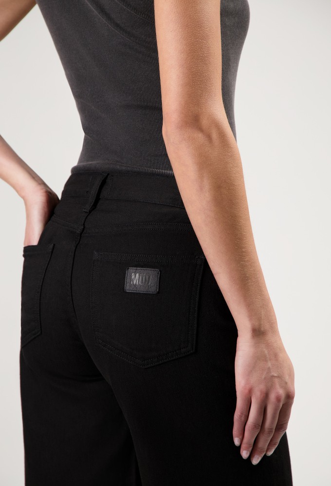 Suzy Mid Short - BlackDip from Mud Jeans