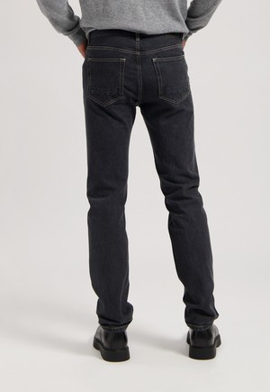 John Mid Straight - Medium Black from Mud Jeans