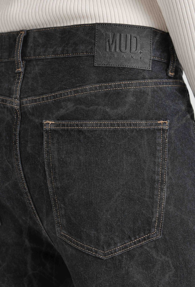 Emma Low Loose - Dry Black from Mud Jeans