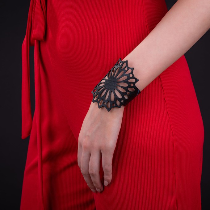 Strawflower Recycled Rubber Bracelet from Paguro Upcycle