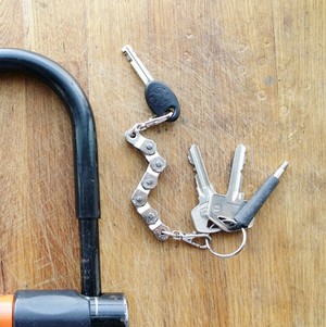 Recycled Bike Chain Keyring with Clasp from Paguro Upcycle