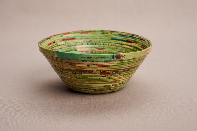 Medium-sized decorative bowl made of "Kitgum" recycled paper from PEARLS OF AFRICA