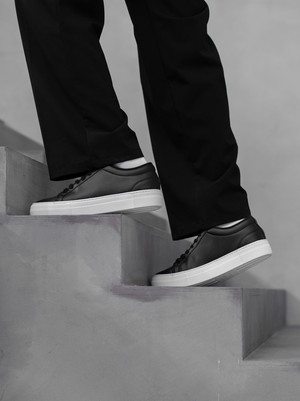 Grape Essential - Classic Black from QURC. amsterdam