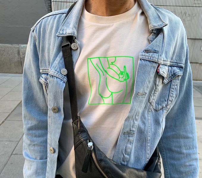 MIDDLE FINGER T-SHIRT from RAIZ