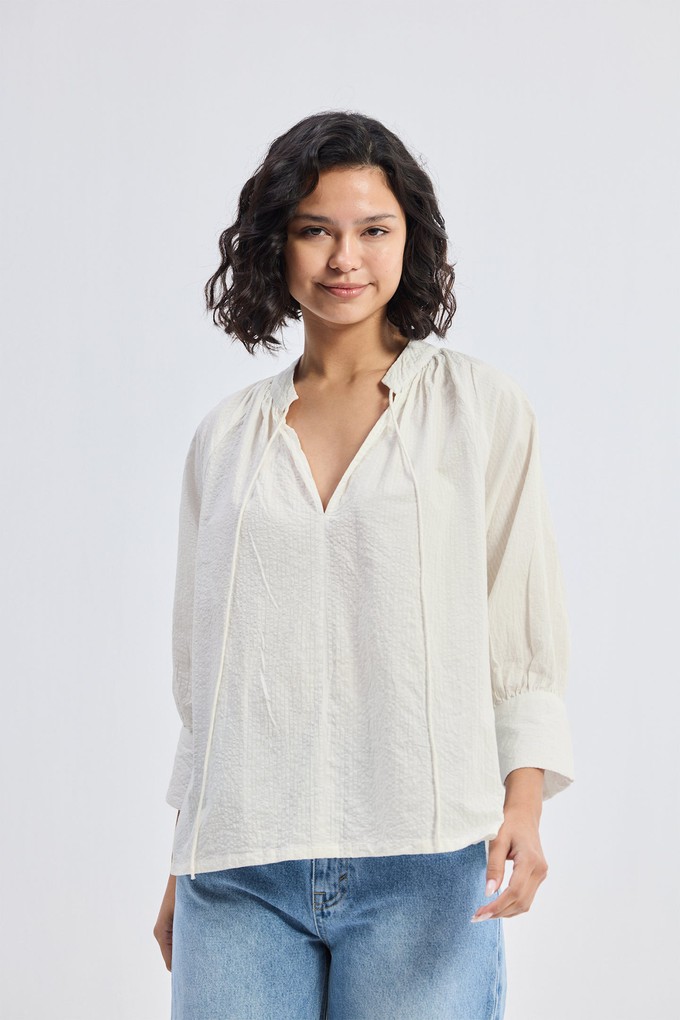 Relaxed Fit Top with Front-tie in Cream from Reistor