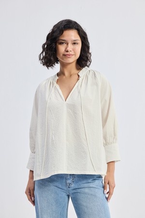 Relaxed Fit Top with Front-tie in Cream from Reistor