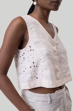 Cropped Vest Shirt in Pink Embroidery from Reistor