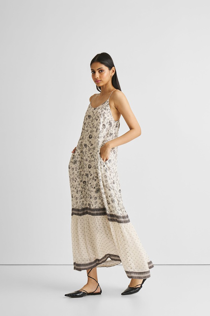 Flowy Maxi Dress in Black Florals from Reistor