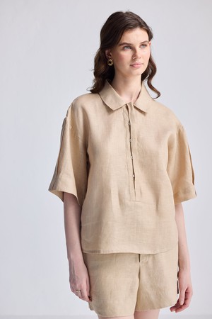 Oversized Flowy Shirt in Neutral Beige from Reistor