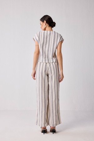 Striped Matching Set with Wide-Leg Pants and V-neck Top from Reistor