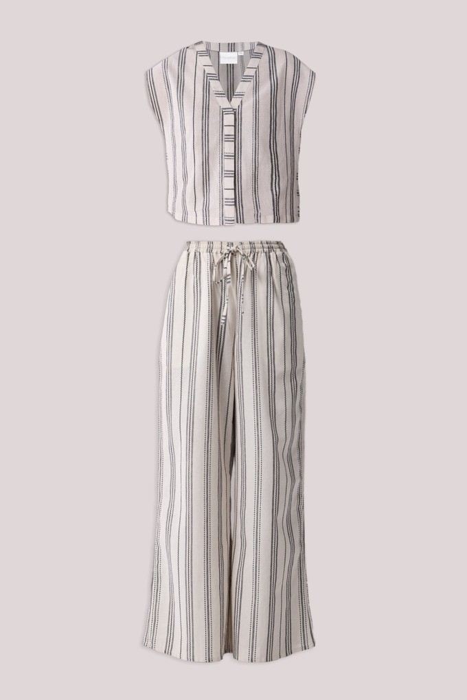 Striped Matching Set with Wide-Leg Pants and V-neck Top from Reistor