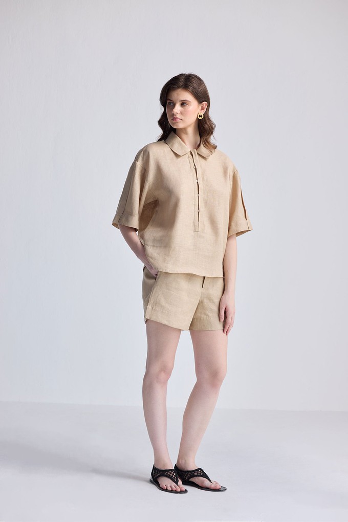 Oversized Flowy Shirt in Neutral Beige from Reistor