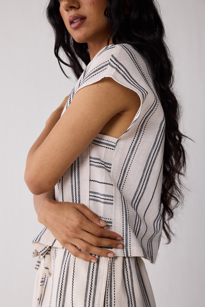 Relaxed V-neck Top in Stripes from Reistor