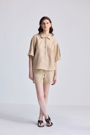 Oversized Flowy Shirt in Neutral Beige from Reistor
