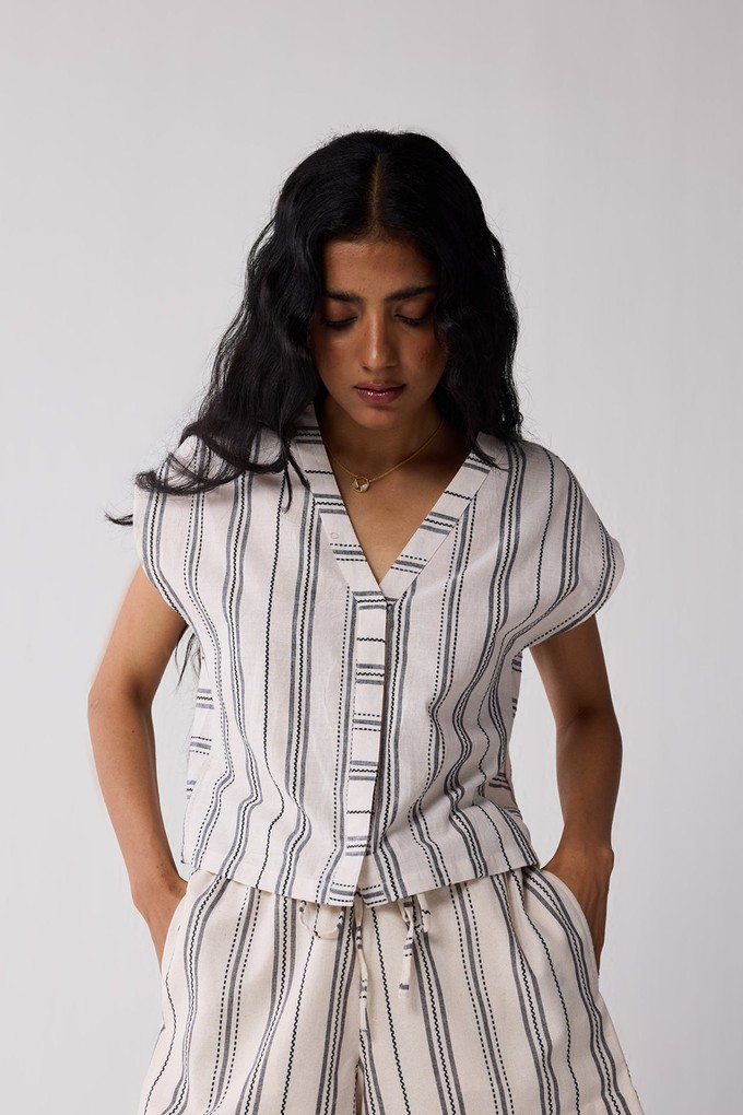 Relaxed V-neck Top in Stripes from Reistor