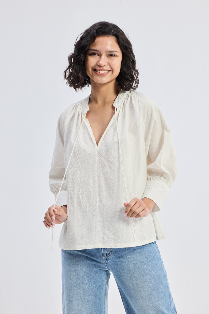 Relaxed Fit Top with Front-tie in Cream from Reistor