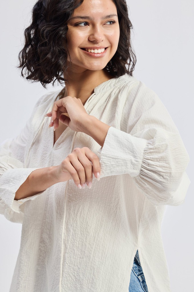 Relaxed Fit Top with Front-tie in Cream from Reistor