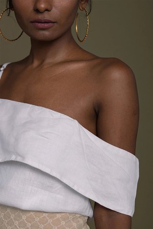 Wandering Wave Top in White from Reistor