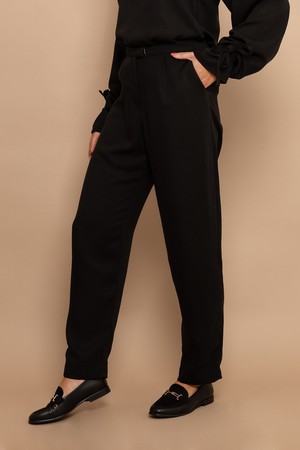 Nina Black Classic 100% Tencel Pantalon from Roses & Lilies