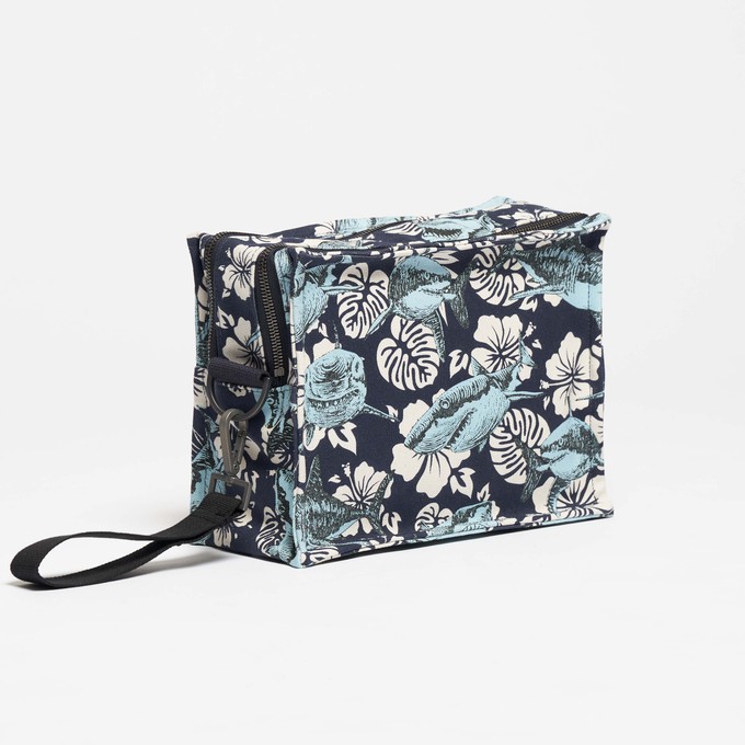 SbS Toiletry Bag L - The Sharks from Souleway