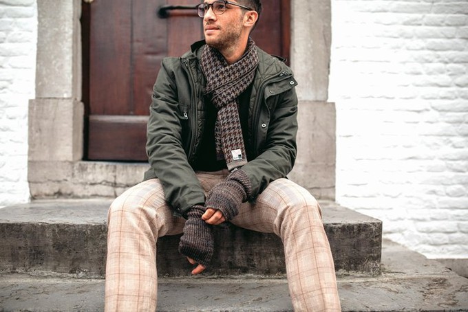 Raven Pied-de-Poule Jacquard Knit Scarf – Grey Blend from STUDIO MYR