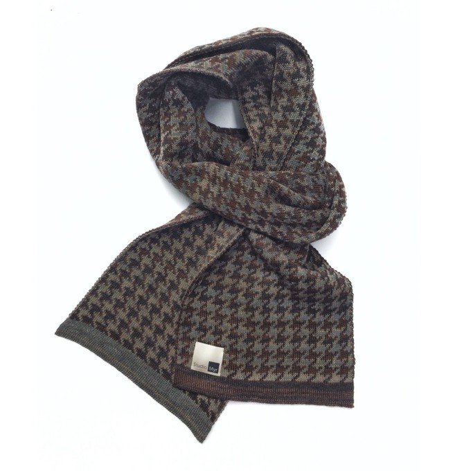 Raven Pied-de-Poule Jacquard Knit Scarf – Grey Blend from STUDIO MYR