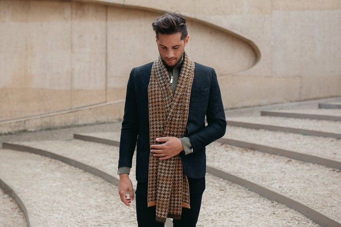 Moss Pied-de-Poule Jacquard Knit Scarf – Green/Beige Blend from STUDIO MYR