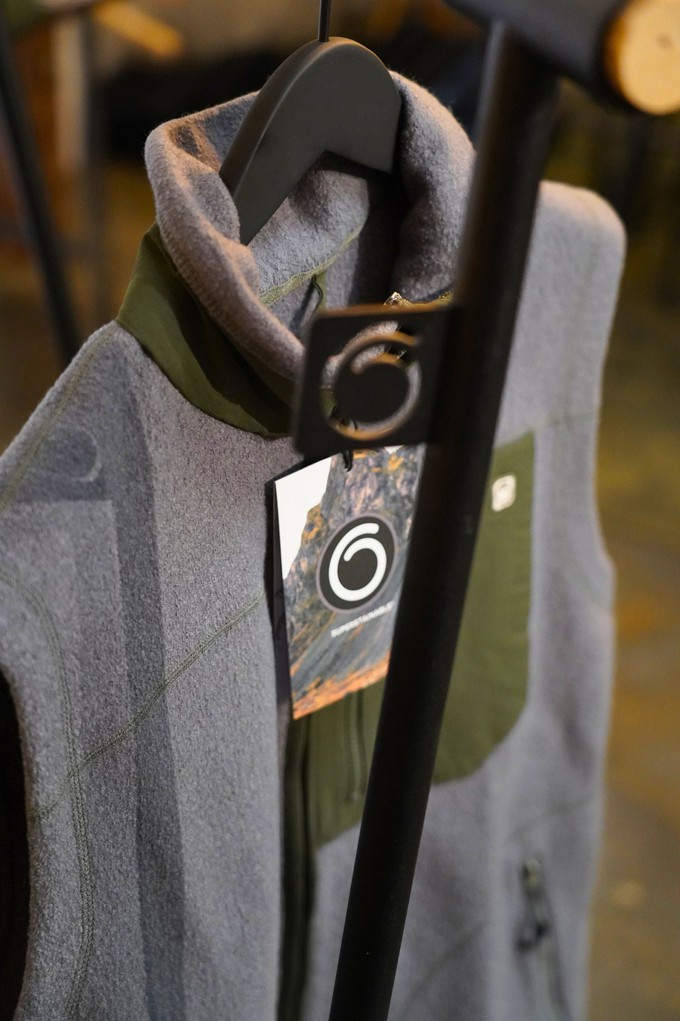 Fløyen 345 Wool Vest from Superstainable