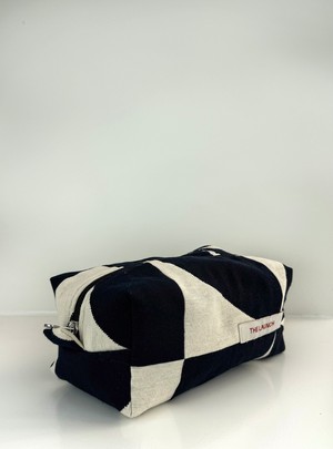 THE MAKE-UP BAG NAVY from THE LAUNCH