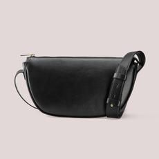 Halfmoon bag Black via The Manda