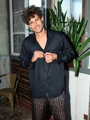 Hans Shirt Black from Yahmo